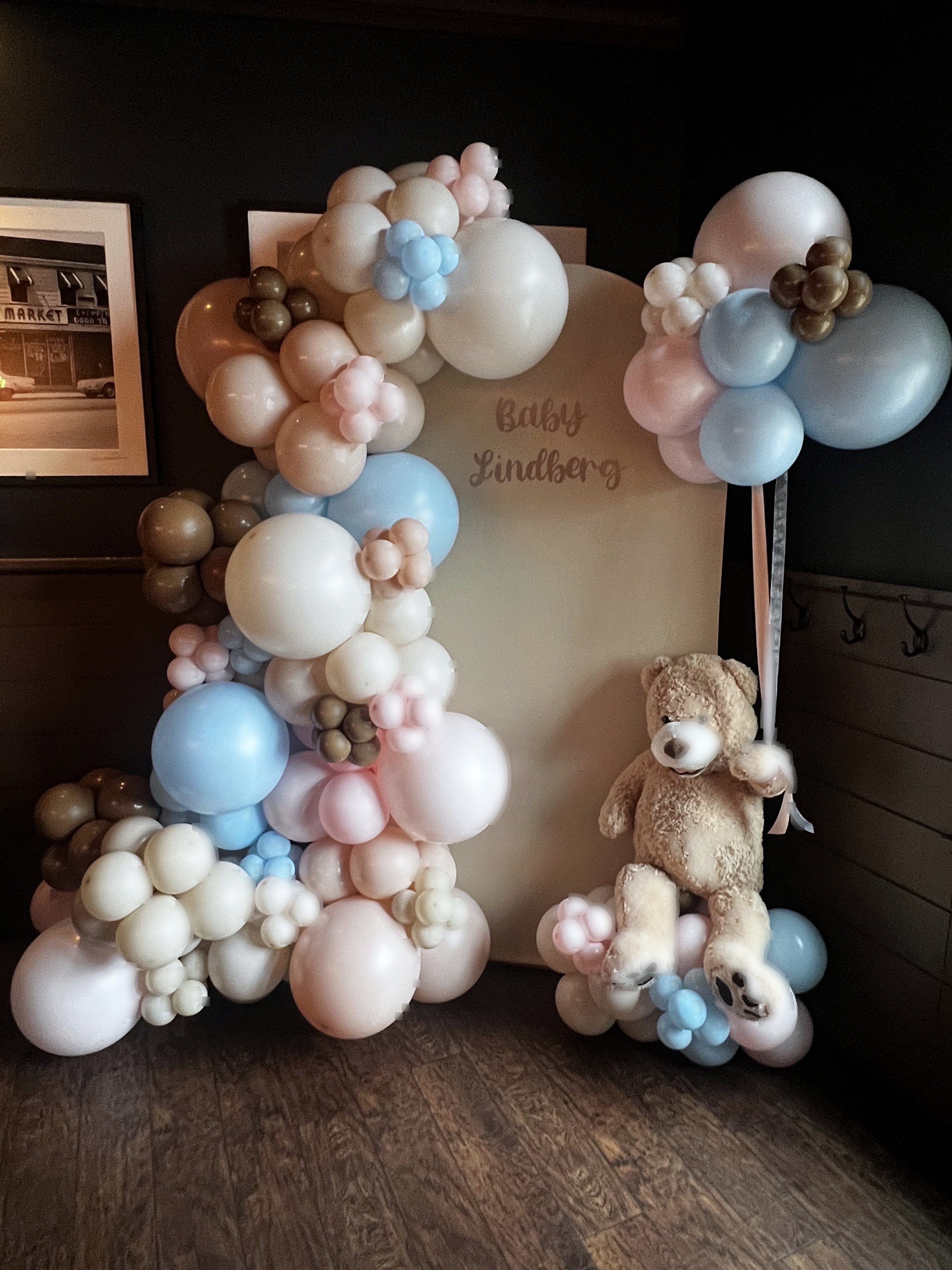 Baby shower balloon garland with teddy bear frame